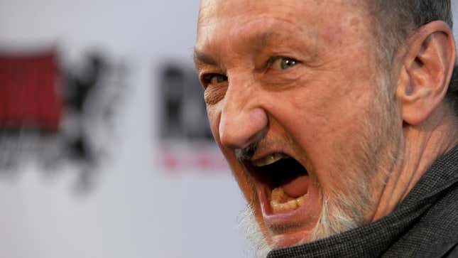 Robert Englund’s red-carpet poses are exactly what you want them to be.