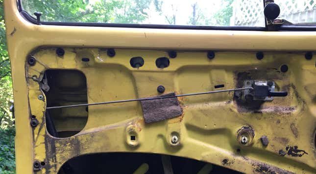 Image for article titled This Is Why You Can't Unlock A Car Door If Someone Is Trying To Open It At The Same Time