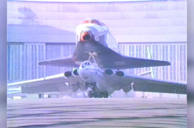 Image for article titled The World's Largest Plane Costs $30,000 An Hour To Fly