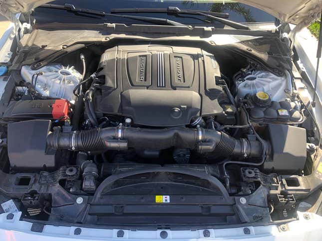 Image for article titled At $17,995, Is This 2017 Jaguar XE 35t A Cat You Might Bag?