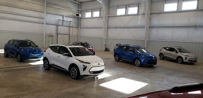 Image for article titled The 2022 Chevy Bolt EUV Is Inexpensive And Spacious, But It Lacks AWD, Proper Fast Charging