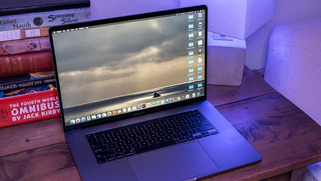Imagen para el artículo titulado Ahora es un mal momento para comprar un MacBook o un iPad Pro