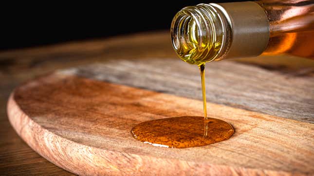 Image for article titled The Best Oils to Care for Your Wooden Cutting Board