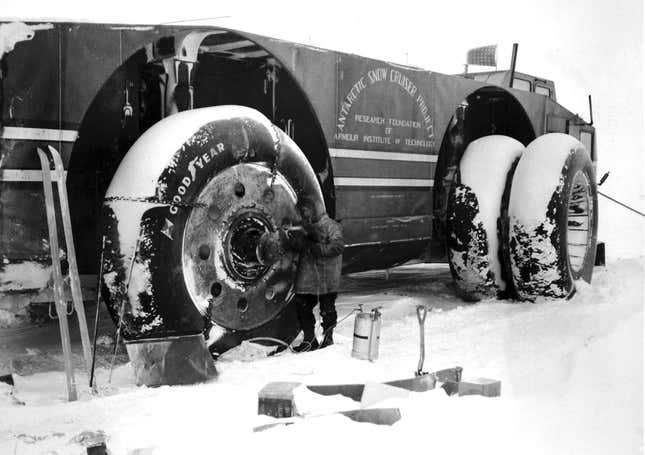 Imagen para el artículo titulado La increíble historia del Snow Cruiser, el monstruoso vehículo perdido en alguna parte de la Antártida