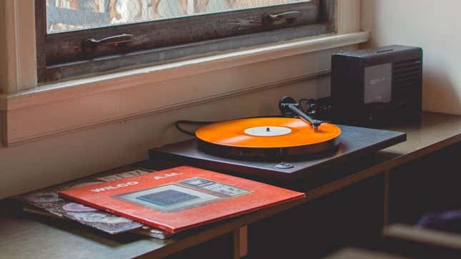Imagen para el artículo titulado Por qué la mayoría de las personas dejan de descubrir música nueva a partir de los 30 años