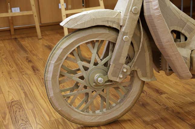 Image for article titled Japanese Engineering Students Built A Perfectly Faithful Honda C100 Super Cub Replica Out Of Cardboard