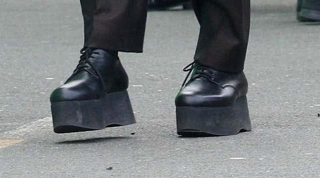 Is This Shoe OK? Robert De Niro’s Platform Oxfords on the Set of <i>The Irishman</i>