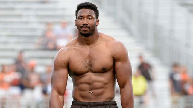 Image for article titled Cleveland Browns Players Amazed By Star Rookie Comfortable Walking Around Shirtless