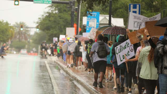 Image for article titled How to Protect Your Protest Sign in the Rain