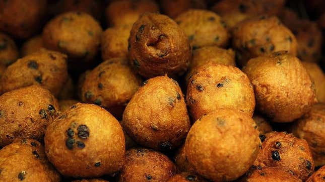 Image for article titled Dutch oliebollen are a delightfully greasy way to ring in the new year