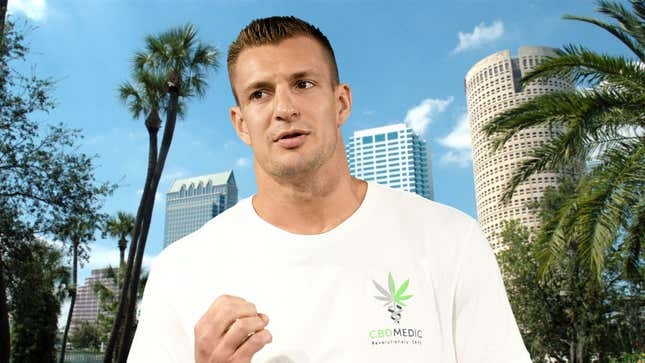 Image for article titled Rob Gronkowski Hoping Bucs Trade For Tom Brady Too