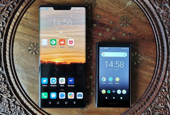 The NW-A105 when compared to a regular smartphone (the Huawei Mate 30 Pro.)