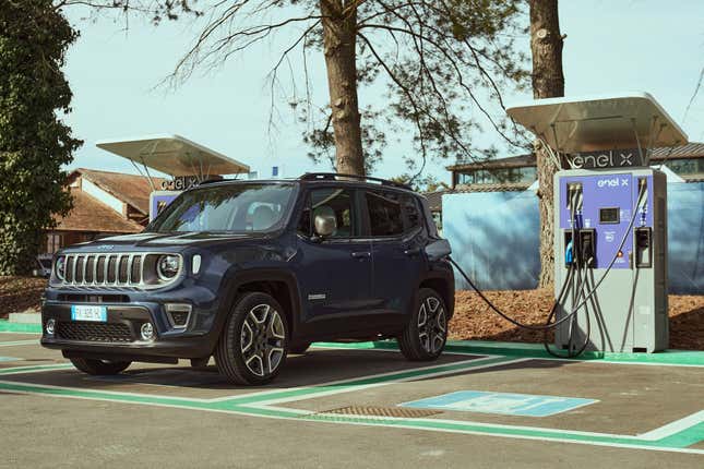 Image for article titled Jeep's First Hybrid 4Xe Models Deliver 240 HP And 31 Miles Of Electric Range