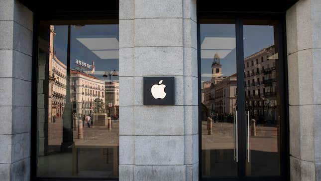 A closed Apple Store in Madrid, Spain on Saturday, March 14. Apple announced that it would close all its stores worldwide, except for those in China, in an attempt to prevent the spread of the new coronavirus.