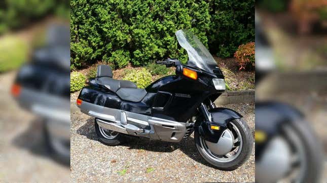 Image for article titled At $2,500, Could This 1995 Honda PC800 Pacific Coast Prove A Legendary Ride?