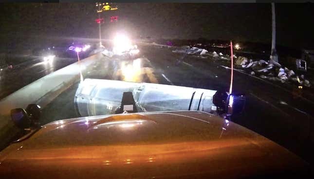Image for article titled Ohio Uses Snowplows to Clear Off Interstate After Night of Devastating Tornadoes