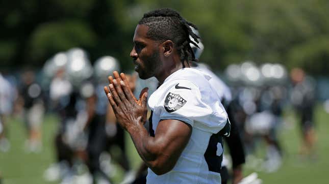 Image for article titled Report: Antonio Brown Is Threatening To Quit Football Over League Helmet Requirements