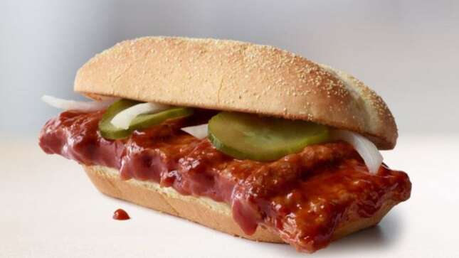 Imagen para el artículo titulado La verdadera razón por la que McDonalds no vende la McRib durante todo el año