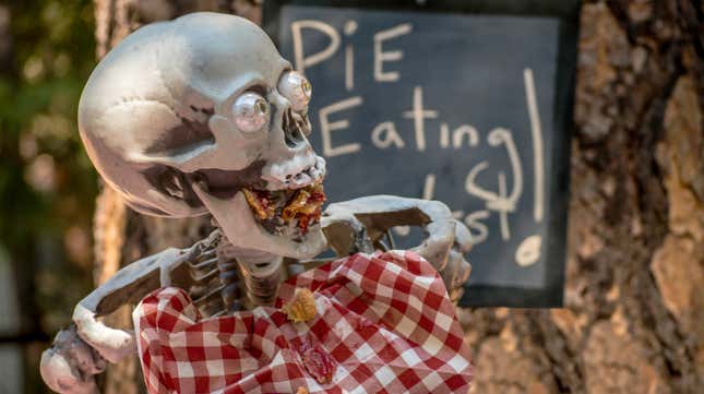 Image for article titled Competitive eating can cause cancer—but what doesn&#39;t?