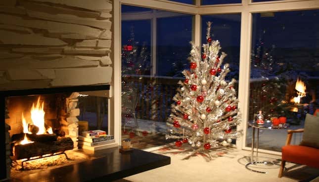Image for article titled The Very American History of Christmas Lights