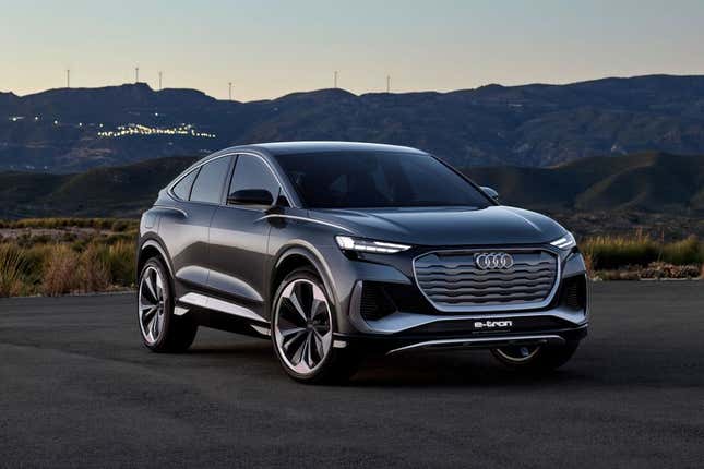 Imagen para el artículo titulado Audi presenta el nuevo Q4 Sportback e-tron, un espectacular SUV eléctrico que incluye realidad aumentada