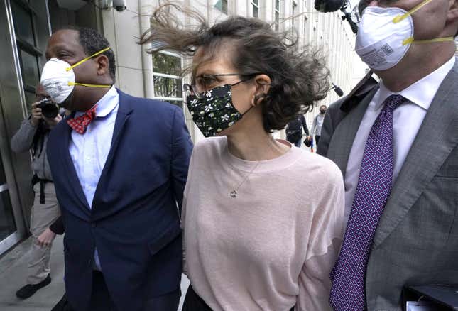 Image for article titled Seagram&#39;s Heir Clare Bronfman Sentenced to Nearly 7 Years in NXIVM Case, Still Doesn&#39;t Think She Did Anything Wrong [Updated]