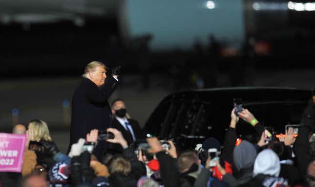 Image for article titled Trump Held a Rally in the Freezing Cold and Then Left as All of the Attendees Were Stranded
