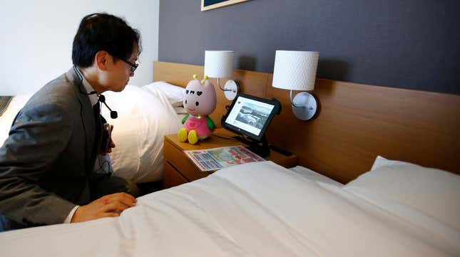 Image for article titled How to (Ethically) Hack the Hotel Bedside Robots