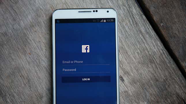 Image for article titled Remove These 25 Android Apps That Steal Facebook Logins