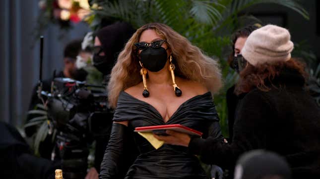 Image for article titled True to Form, Beyoncé Surprised Everyone by Showing Up to the Grammys and Making History