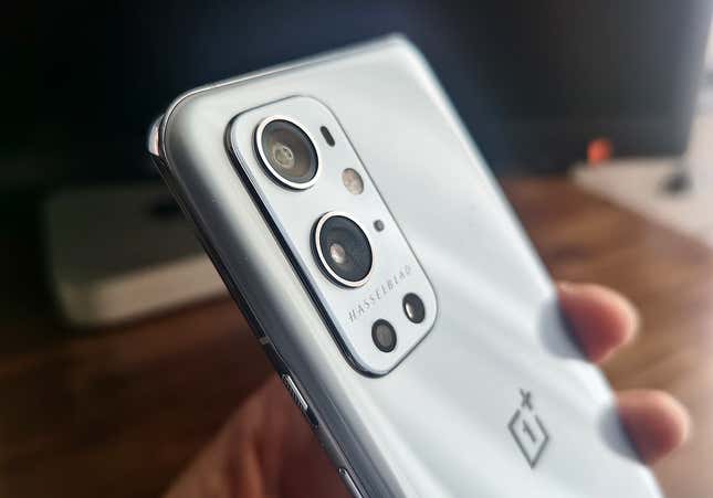 Imagen para el artículo titulado Las cámaras afinadas por Hasselblad convierten al OnePlus 9 Pro en el rey de la gama alta Android