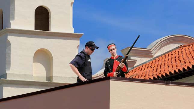 Image for article titled ‘There’s Nothing To It,’ Secret Service Agent Assures Mar-A-Lago Bellhop Assigned Rooftop Sniper Duty