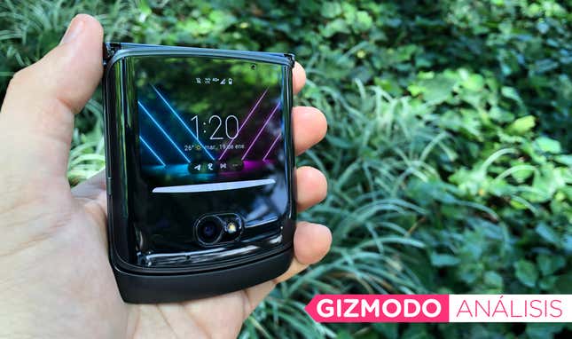 Imagen para el artículo titulado El Moto Razr 5G es un gran teléfono plegable... si te gustan los teléfonos plegables