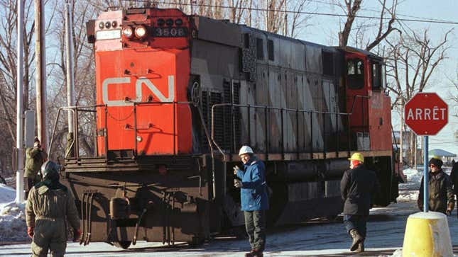 Image for article titled That Time a Canadian Town Derailed a Diesel Train and Drove It Down the Street to Provide Emergency Power