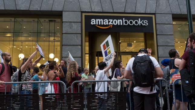 Image for article titled Six Arrested at Amazon Store Amid Anti-ICE Protest in NYC