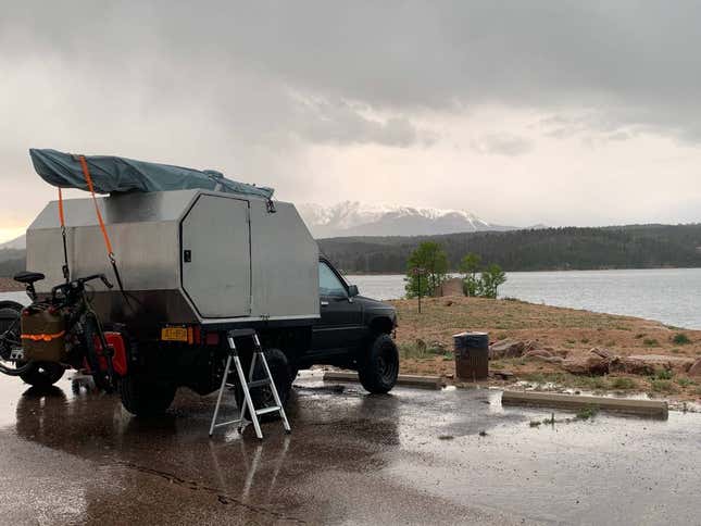 Image for article titled At $5,200, Is This 1987 Toyota 4X4 Custom Camper an Apocalypse Wow?