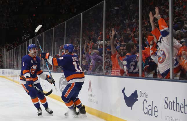 Image for article titled Islanders Fans Reminded Everyone What Home-Ice Advantage Sounds Like