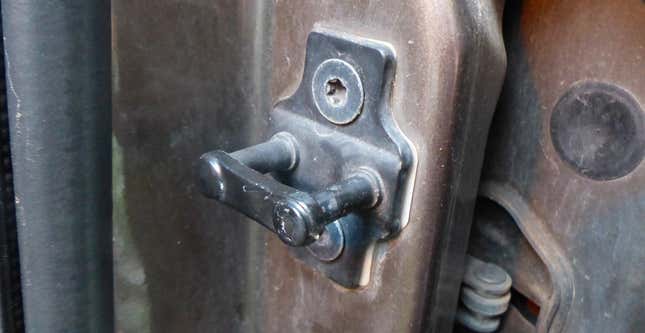 Image for article titled This Is Why You Can't Unlock A Car Door If Someone Is Trying To Open It At The Same Time
