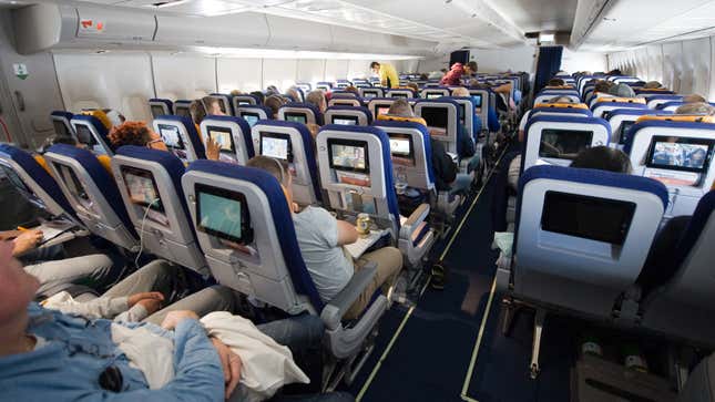 Image for article titled How Two Major Airlines Are Actually Handling Social Distancing