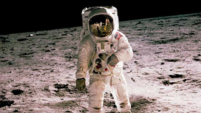 Image for article titled Read Nixon&#39;s Never-Delivered Speech in the Event the Moon Landing Failed