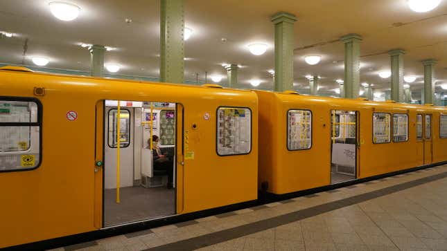 Imagen para el artículo titulado Berlín pide a la gente que deje de usar desodorante en el transporte público para frenar el coronavirus