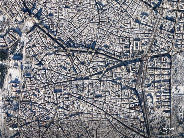 Imagen para el artículo titulado La Agencia Espacial Europea y Planet Labs publican fotos satelitales de Madrid cubierta de nieve