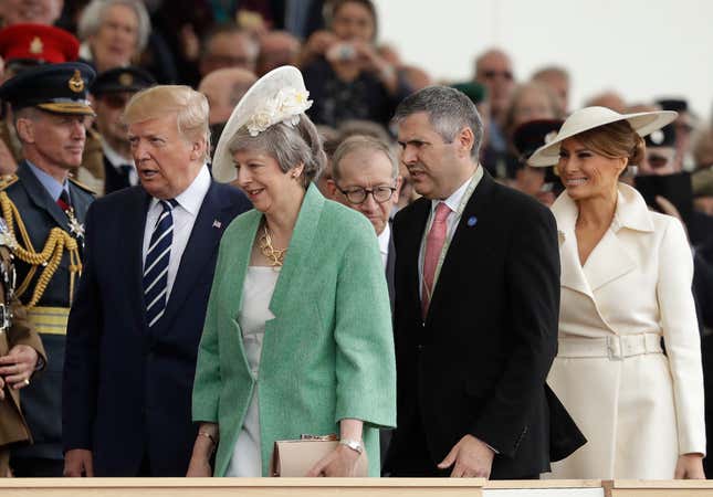 Image for article titled Melania Wears a Plate on Her Head