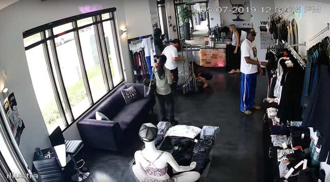 Image for article titled Dennis Rodman Accused Of Stealing, Destroying Yoga Studio&#39;s 400-Pound Amethyst Crystal
