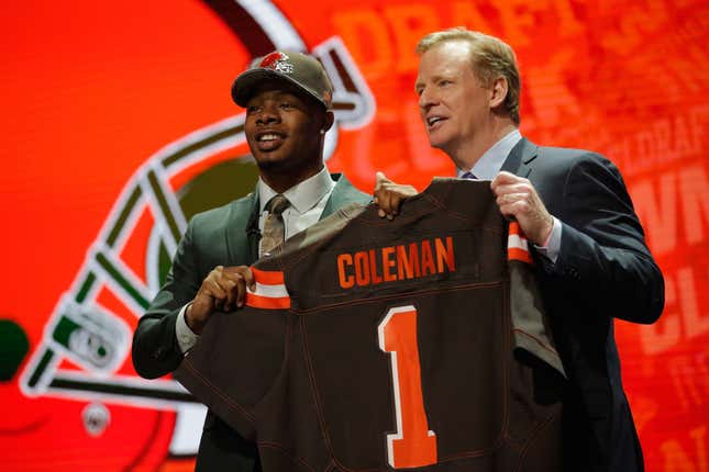 Image for article titled DeVonta Smith deservedly won the Heisman, but voters have a history of hating on wide receivers