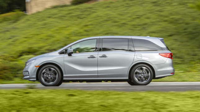 Image for article titled Best Reviews 2021: The 2021 Honda Odyssey Is A Supercar For Dads