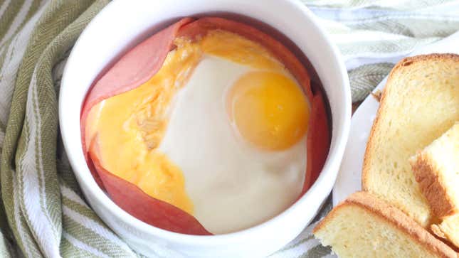 Image for article titled 8 Quick Christmas Breakfasts That Won&#39;t Steal Your Holiday Morning