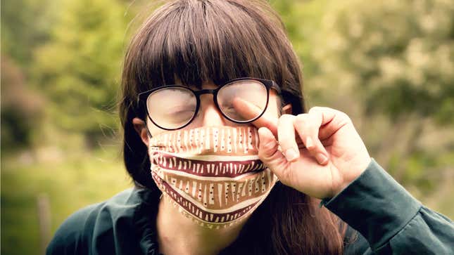 Image for article titled Stop Your Glasses From Fogging With This Kind of Mask