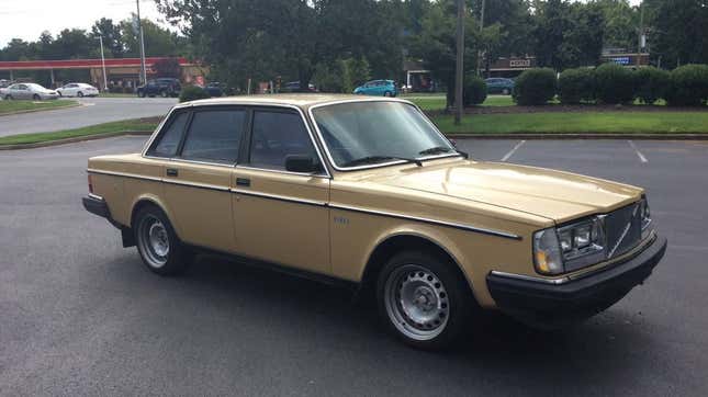 Image for article titled At $3,800, Will This 1985 Volvo 240 Have You Saying ‘Box It Up, I’ll Take it’?