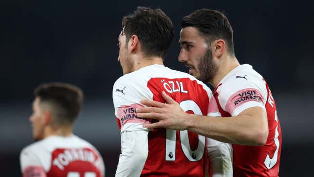 Image for article titled Mesut Özil And Sead Kolašinac Attacked By Knife-Wielding Thieves While Driving In London